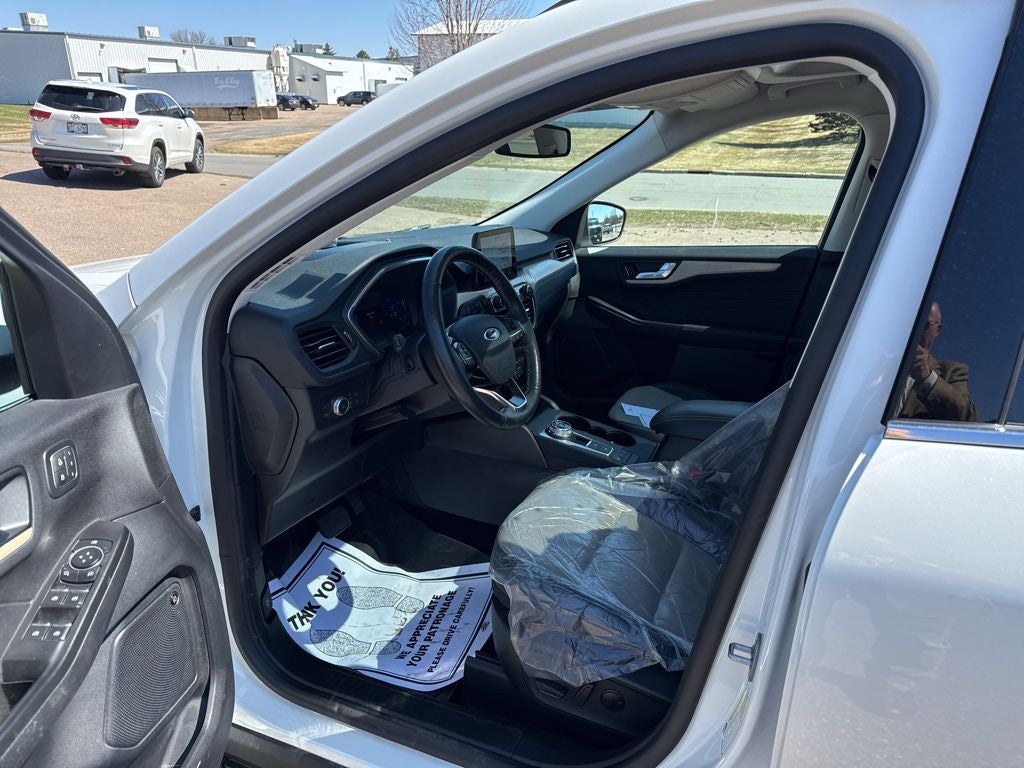 2022 Ford Escape Hybrid Titanium