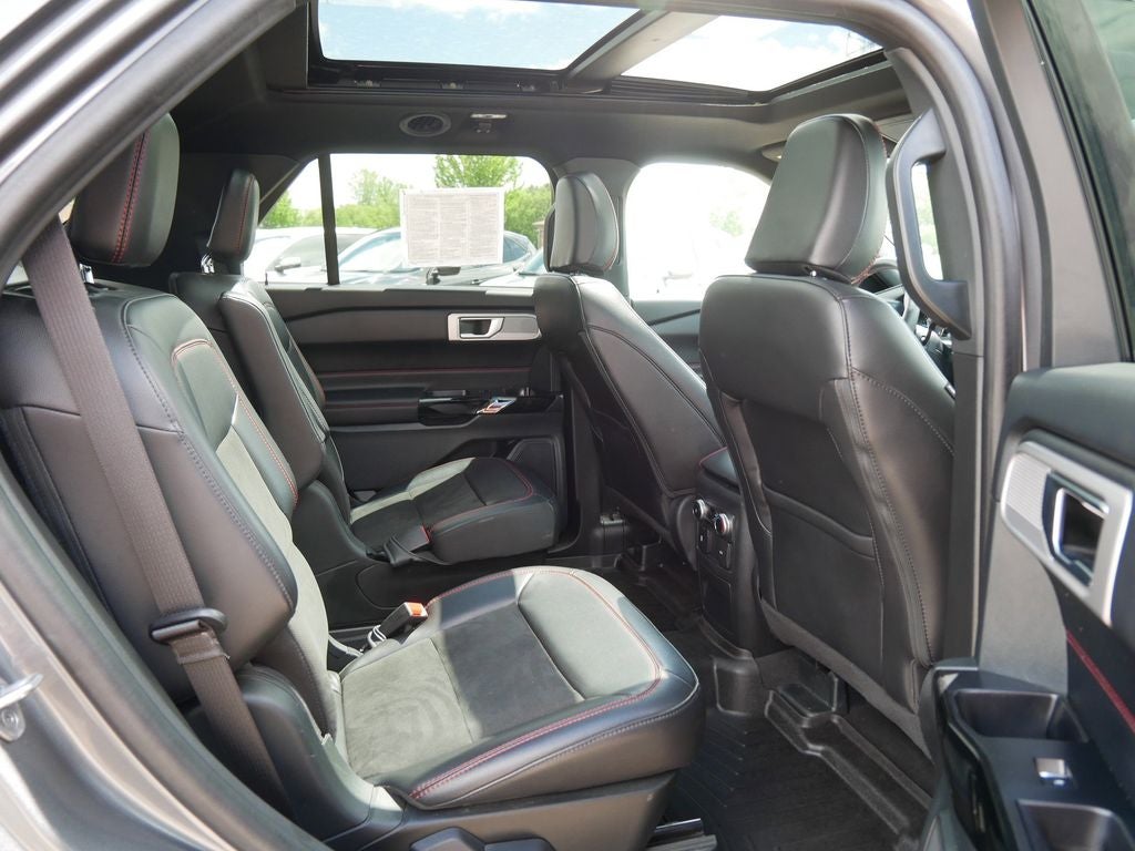 2024 Ford Explorer ST-Line