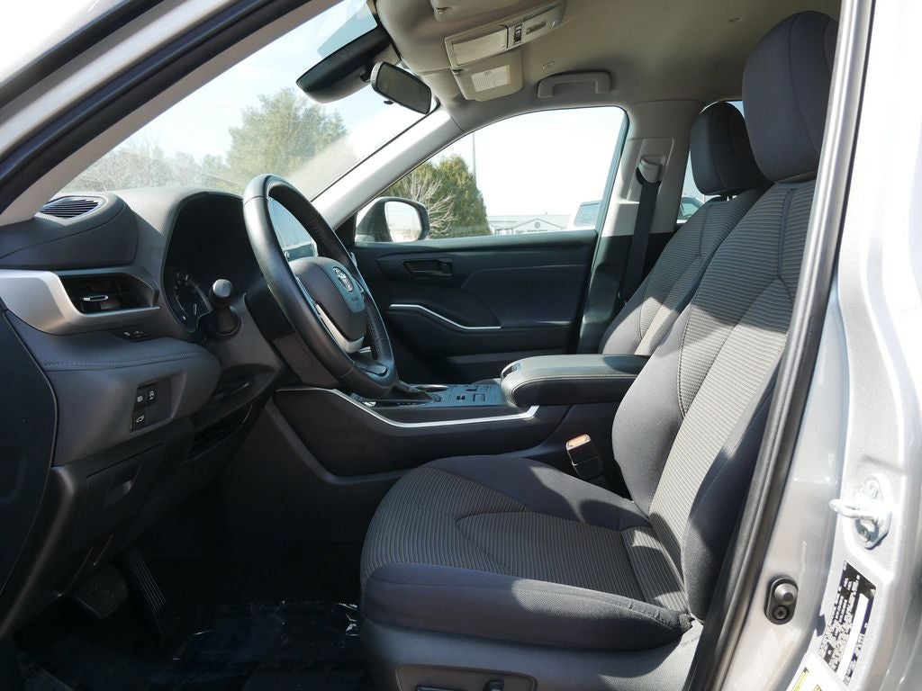 2024 Toyota Highlander LE