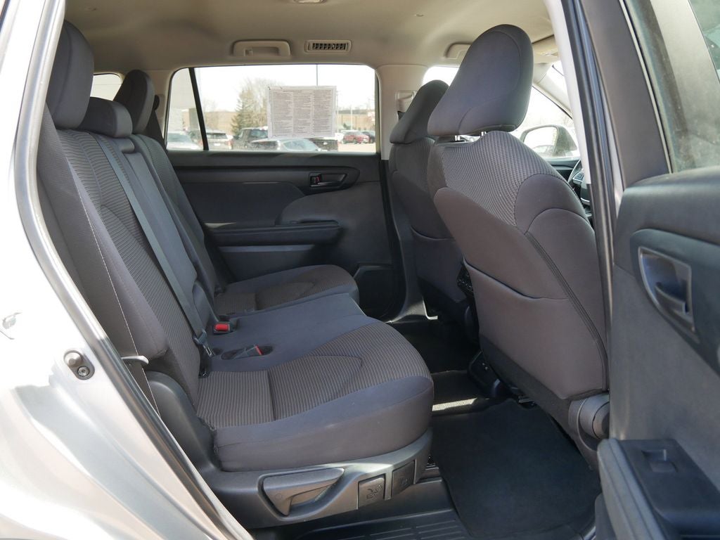 2024 Toyota Highlander LE