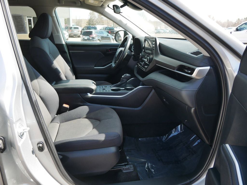 2024 Toyota Highlander LE