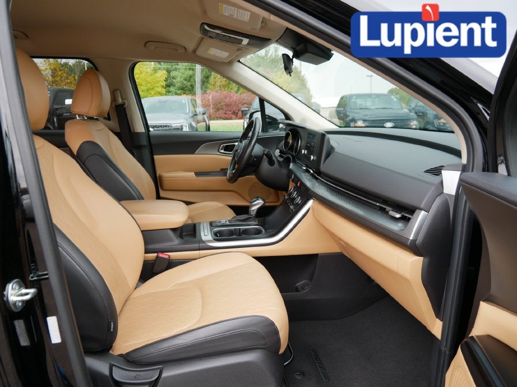 2024 Kia Carnival LX