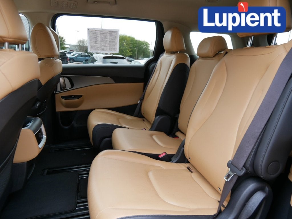 2024 Kia Carnival LX